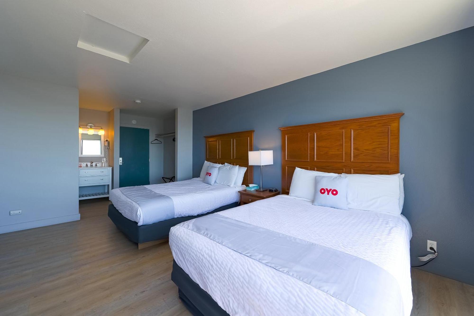 Oyo Waves Hotel Newport Or - Nye Beach Exterior photo