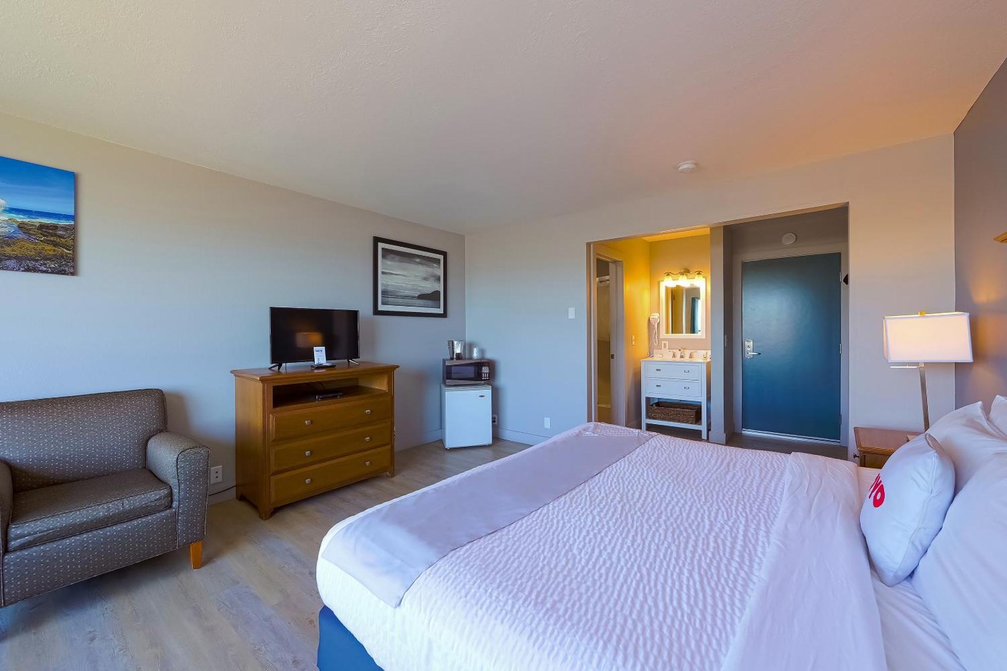 Oyo Waves Hotel Newport Or - Nye Beach Exterior photo