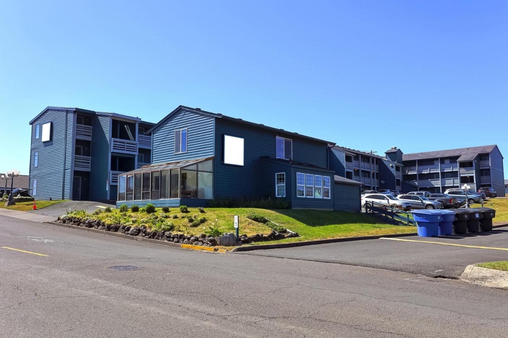 Oyo Waves Hotel Newport Or - Nye Beach Exterior photo
